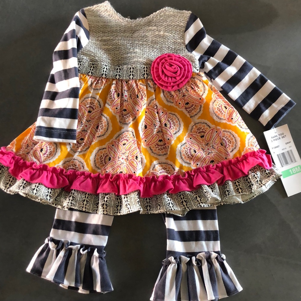Adorable tunic with matching ruffled leggings